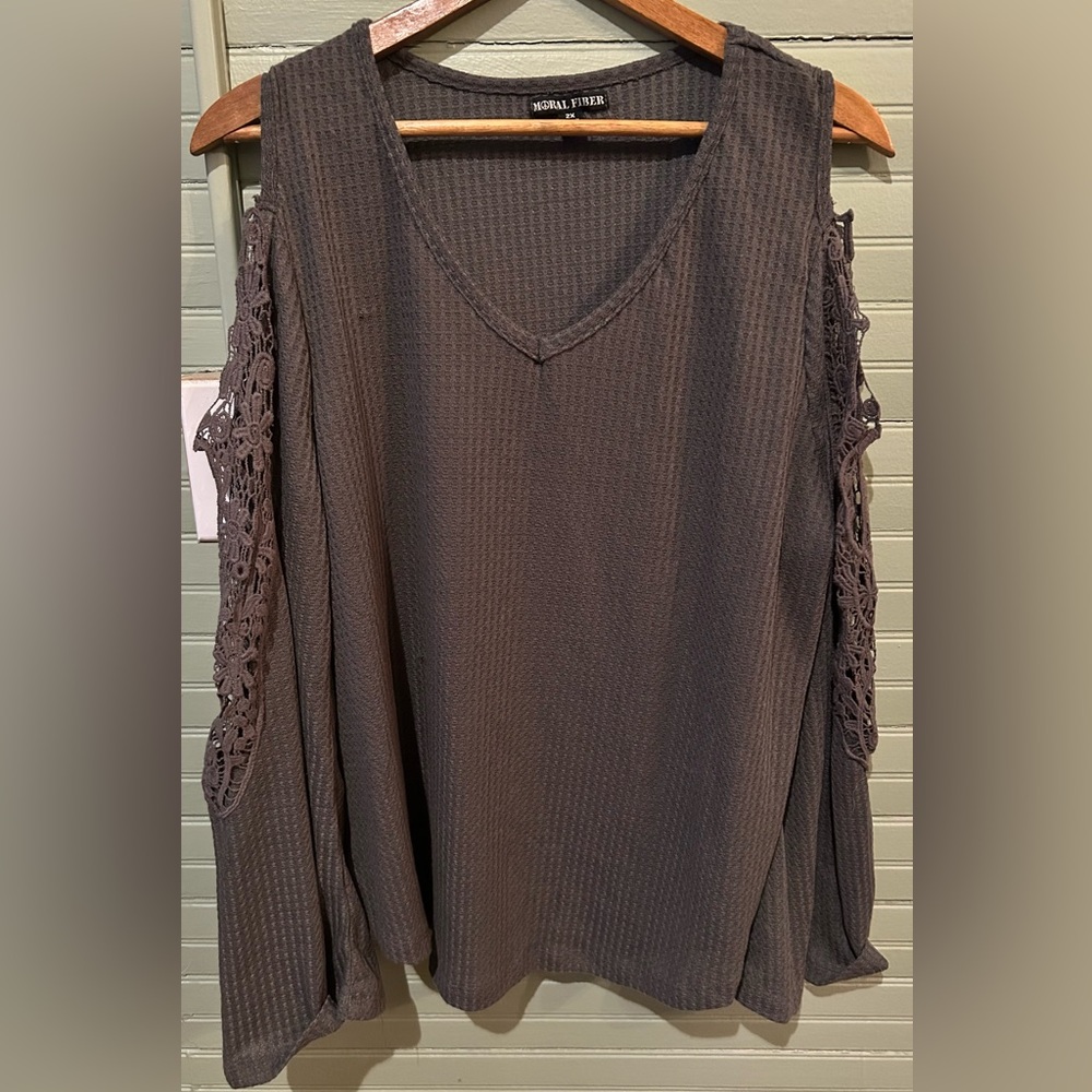 Moral Fiber Women's Waffled Gray Cold Shoulder Top Size 2X